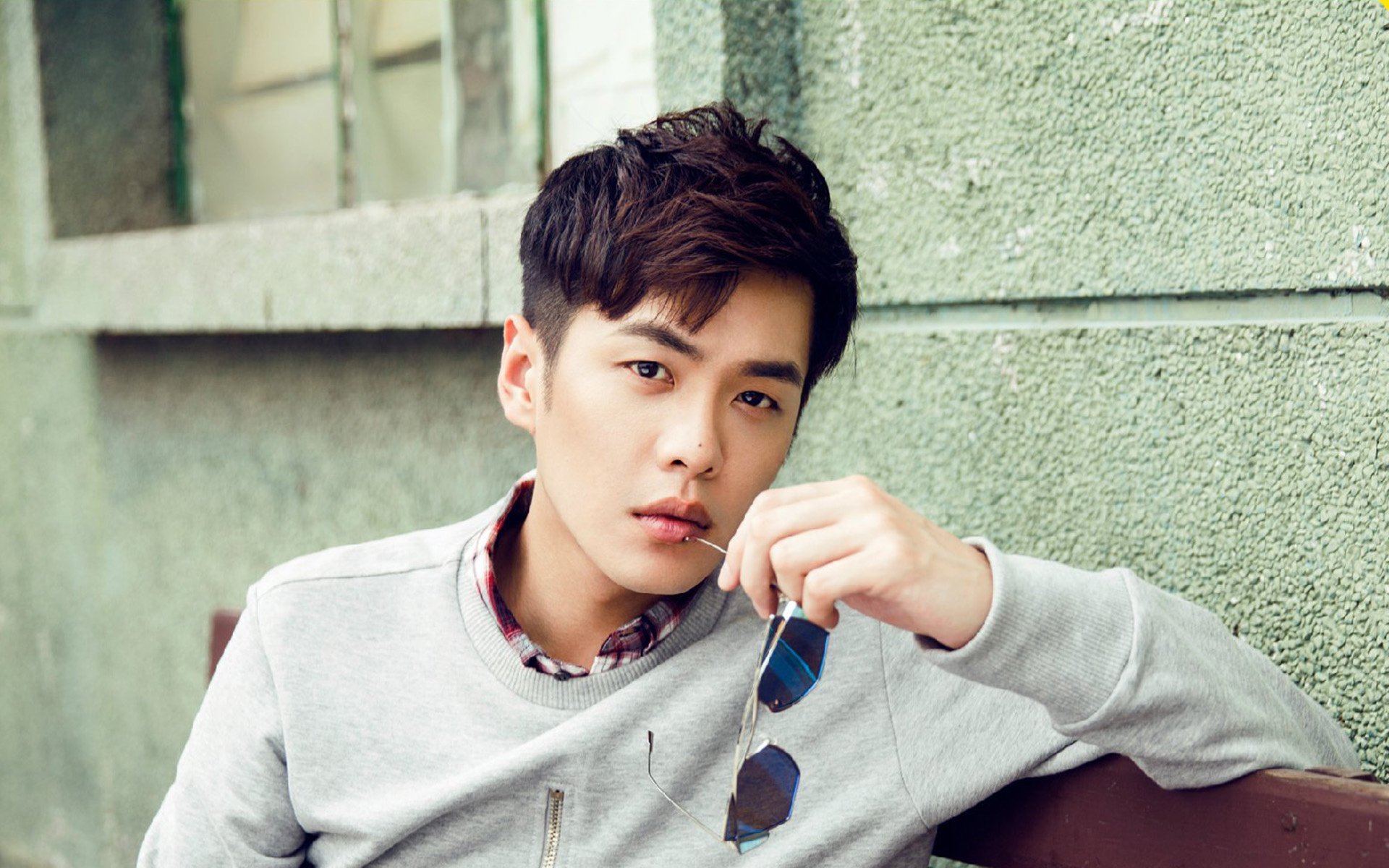 德甲激烈对抗,教练强调团队合作,德甲各俱乐部现任教练