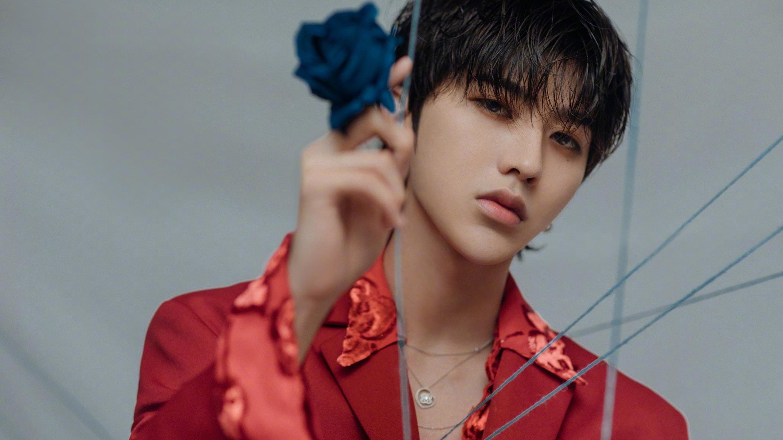 开云中国大陆-德甲火热展开！领头羊稳扎稳打，争冠悬念依旧，德甲顶级球队