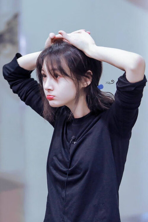 阿根廷骑手何塞·玛丽亚·拉罗卡在比利时布鲁塞尔Stephex Masters大奖赛中夺得冠军，成为50年来首位获此殊荣的阿根廷骑手