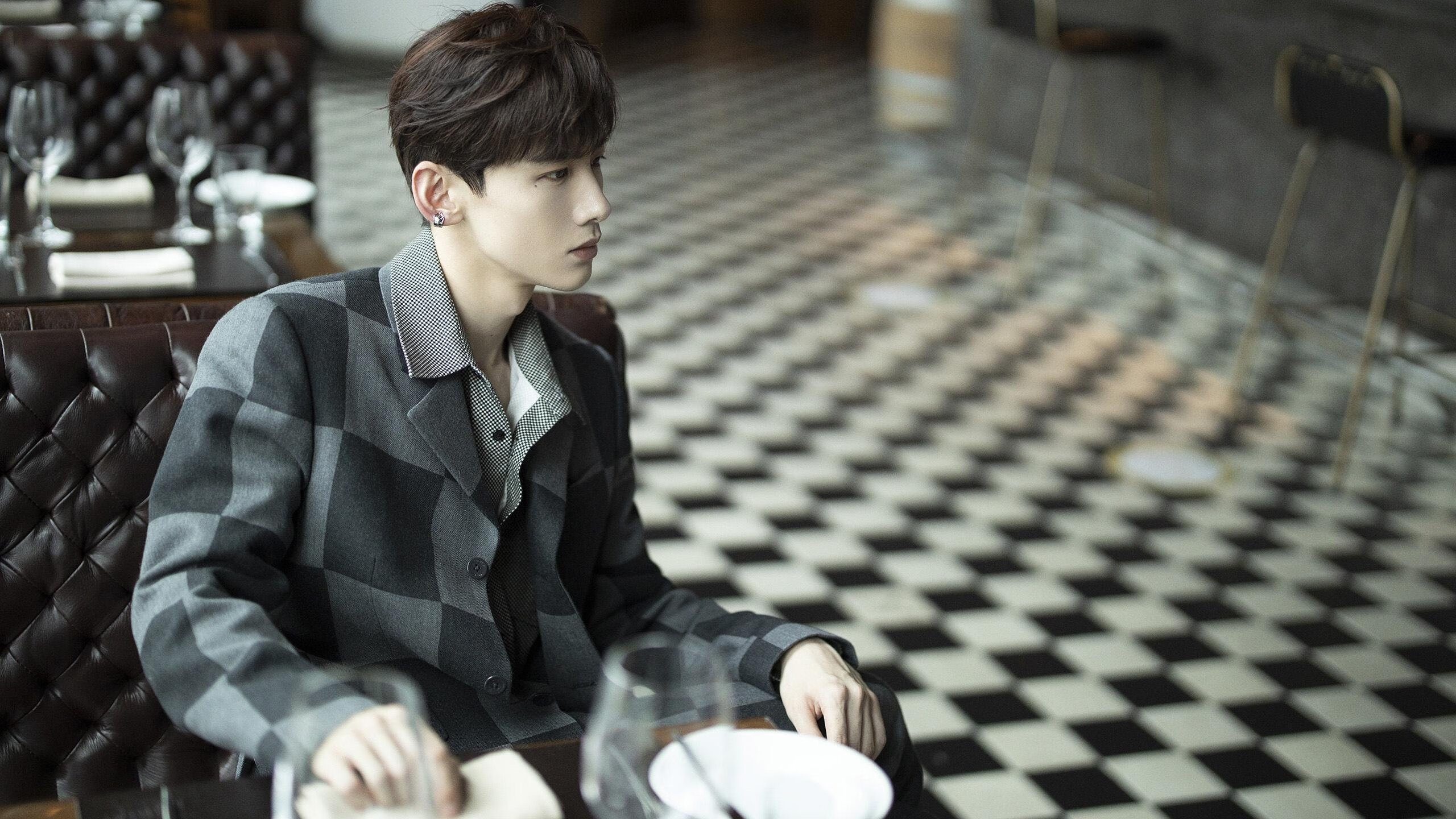 队员场下积极参与访谈活动塑造良好公众形象拉近粉丝距离,对参赛人员的采访问题