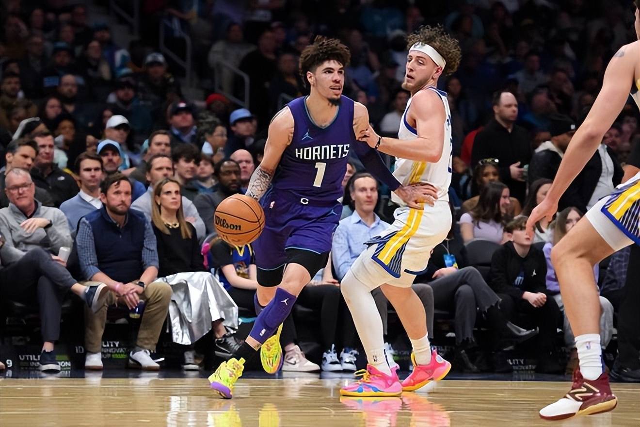 开云体育：勇士队训练营：威瑟斯庞展现篮板球能力，争夺轮换位置的简单介绍