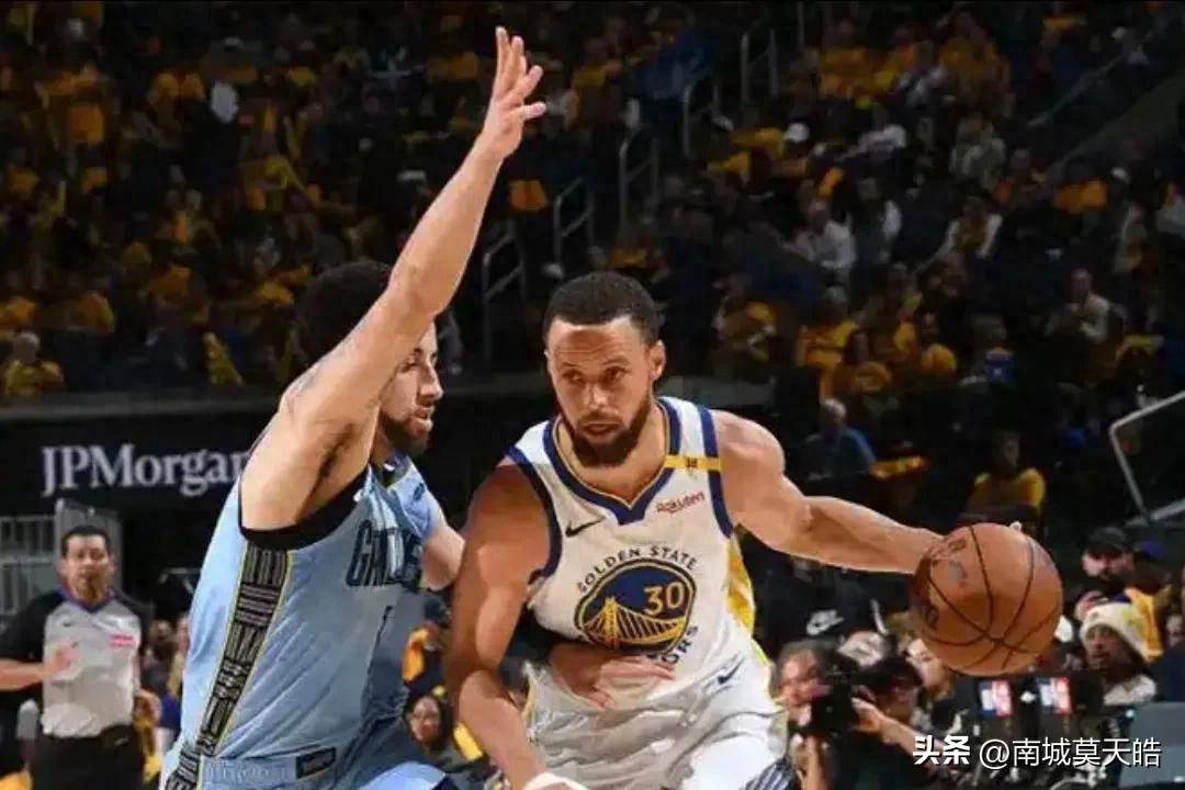 包含开云体育:勇士队训练营:沙里奇展现传球技巧,争夺轮换位置的词条 包含开云体育:勇士队训练营:沙里奇展现传球技巧,争夺轮换位置的词条