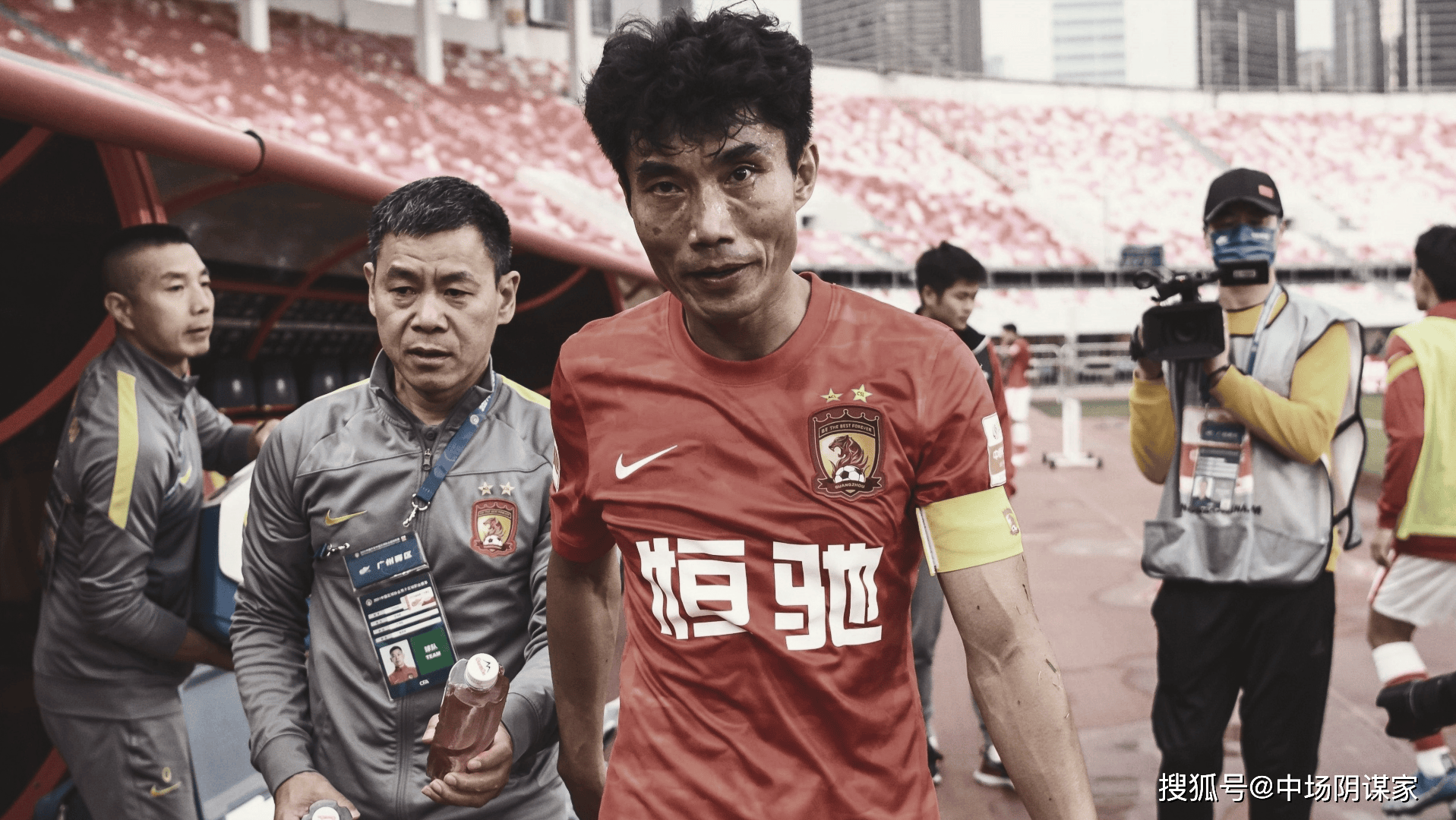包含开云体育:老将郑智：在青训工作中兢兢业业，培养年轻球员的词条