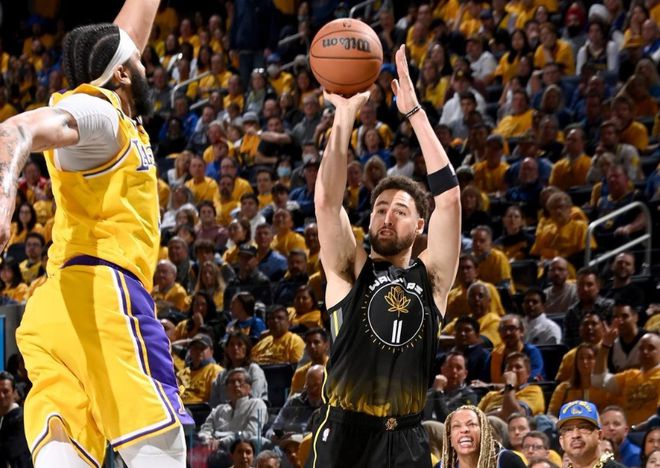 关于开云体育:社交媒体对运动员职业生涯的影响：机遇与挑战的信息