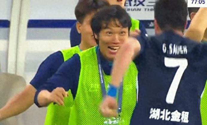 开云网页版-包含开云体育:中超联赛裁判：执法水平提升与争议判罚减少的词条